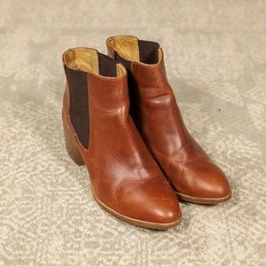 Nisolo Women’s Heeled Chelsea Boot, 7.5, Brandy